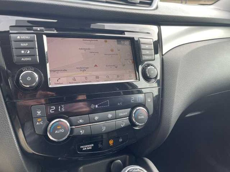 Nissan Qashqai Akari 1.3 DIG-T EU6d Around View Glasdach Navigation